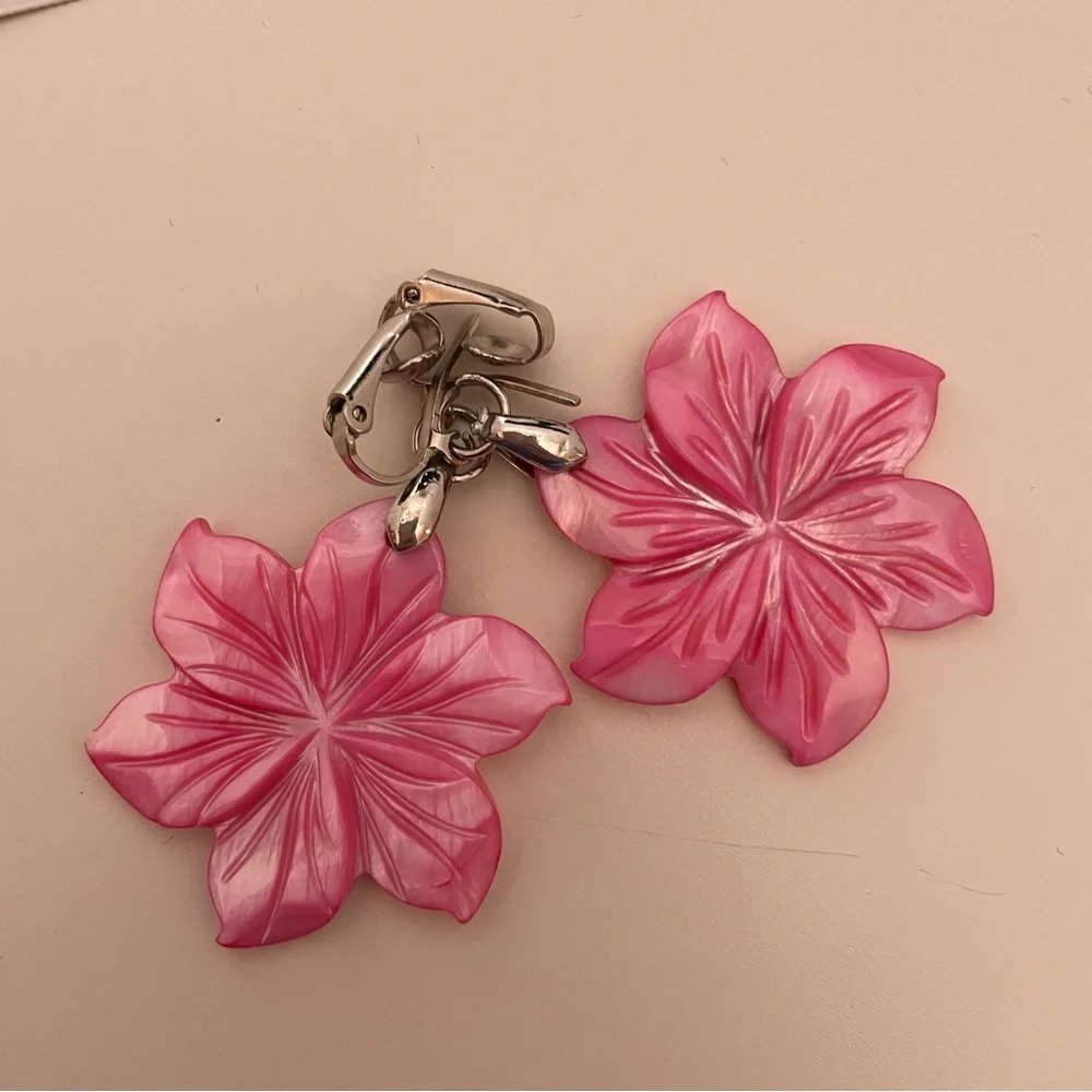 Vintage HAWAIIAN Real MOTHER OF PEARL Shell Summer Vacation Tropical Earrings